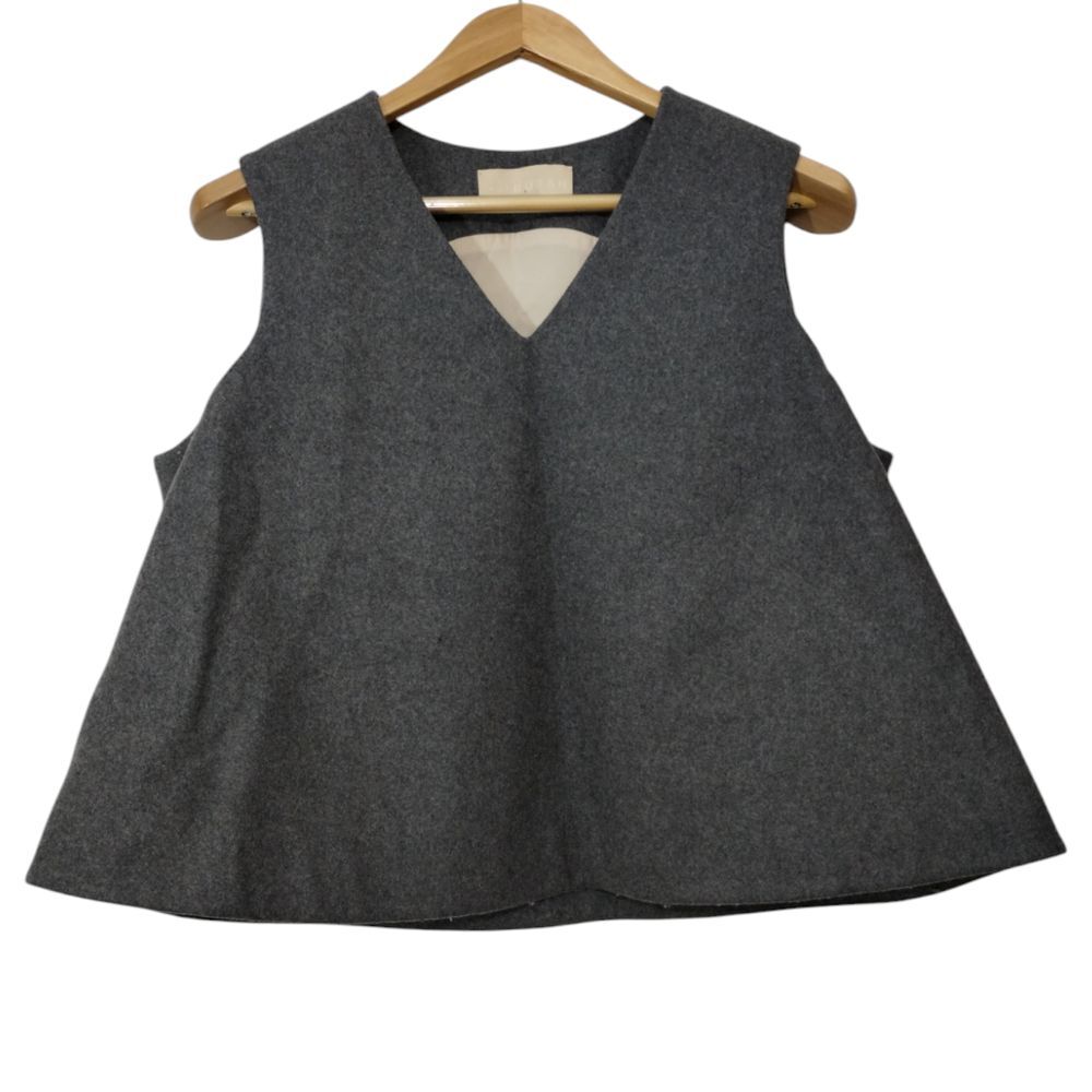 RUBAN Women's 100% Wool‎ Sleeveless V-Neck Sweater Top Size S Older Money